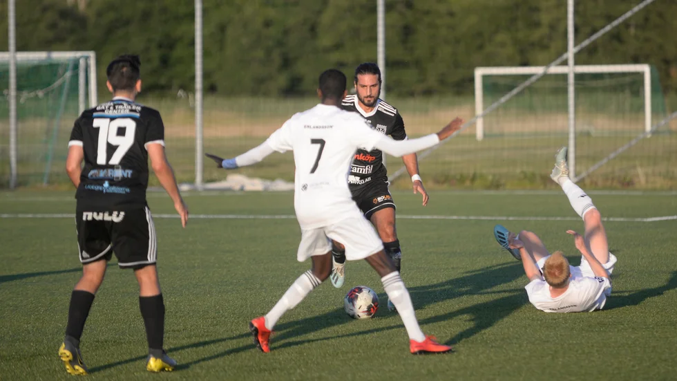 Tvärstopp. Trosa Vagnhärads SK fick sämsta tänkbara start i cupmötet mot division 1-laget Sollentuna.