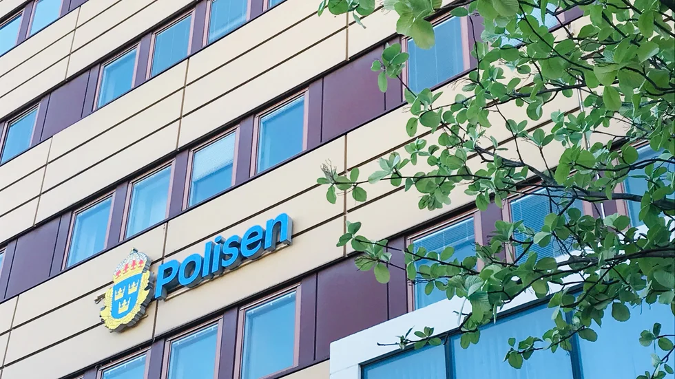 Enligt domen spanade polisen mot narkotikaförsäljning i Märsta i april 2020 efter uppgifter om att män från Västafrika sålde droger.