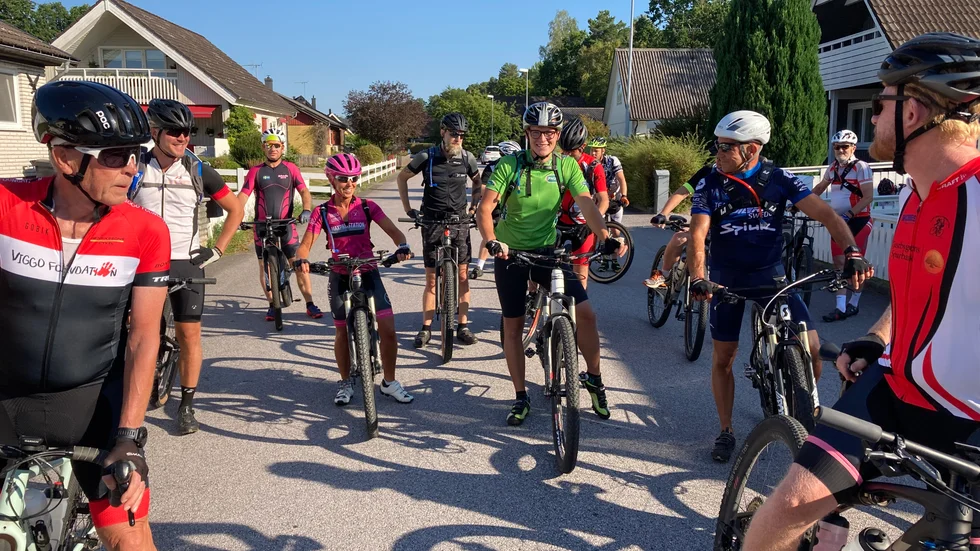 Gruppen, som bestod av 18 taggade cyklister, trampade Hemmavasan på tre timmar och 58 minuter.