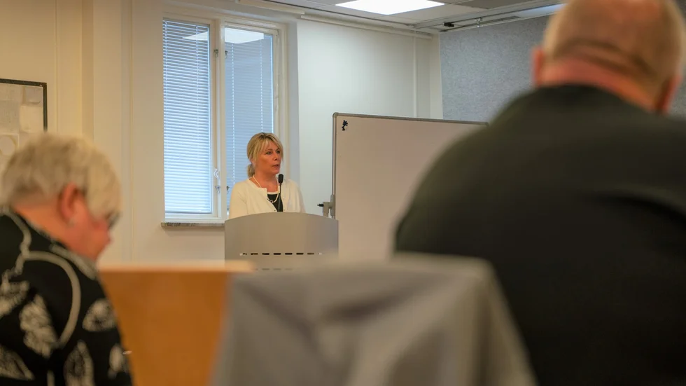 Charlotte Prennfors (M) argumenterade under måndagens kommunfullmäktige för ett förbud mot tiggeri: "Vi gör dessa människor en björntjänst genom att tillåta tiggeri."
