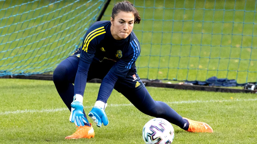 Zecira Musovic får göra tävlingsdebut i landslaget mot Island i kväll.