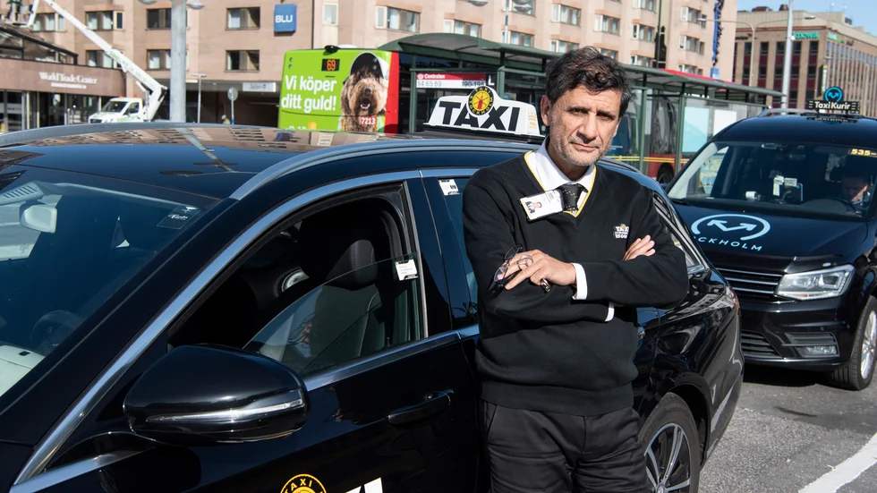Mehdi Fard berättar att det varit många sömlösa nätter på grund av oro kring taxichaufförernas situation under coronapandemin.