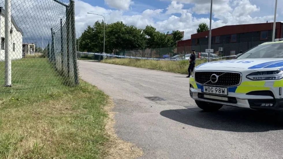 Den 22-årige mannen körde på en för honom okänd man på Sunnorpsgatan i Tornby. Sedan attackerade han mannen med kniv. 