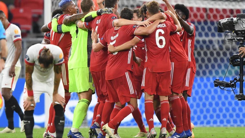 Spelbolaget William Hill som erbjuder spel på bland annat fotbollsmatcher rusar på Londonbörsen efter uppköpsrykten. Bilden från gårdagens möte mellan Bayern München och spanska Sevilla.