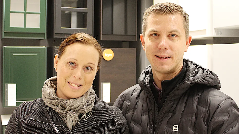 Sandra och Mikael Lindroth menar att beslutet att skrota Ikeakatalogen inte har någon större betydelse för dem. "Den är ju lite kult, men vi kollar oftast på nätet när vi söker något på Ikea", säger de.