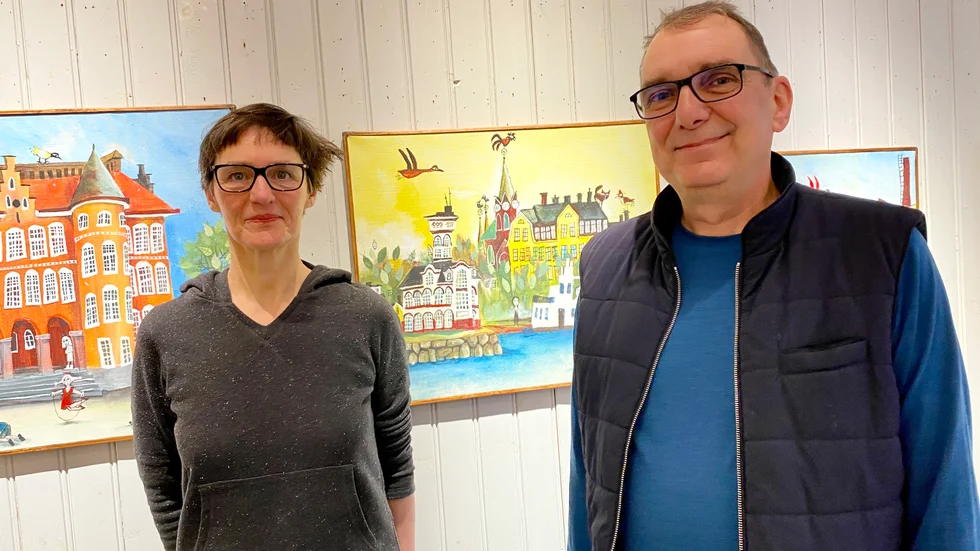 Cécile och Frank Dambach driver Lofta Caffè. Just nu pågår en stor utställning av Benny Ekman.  