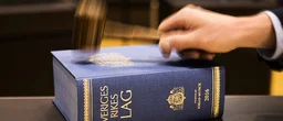 19-åring fick glasflaska krossad mot huvudet – Två tonåringar döms för grov misshandel