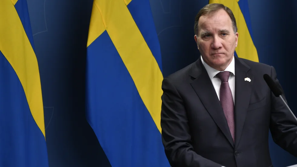 Socialdemokraterna får kritik för sin kommunikation kring covid-19-vaccinet, enligt skribenten.