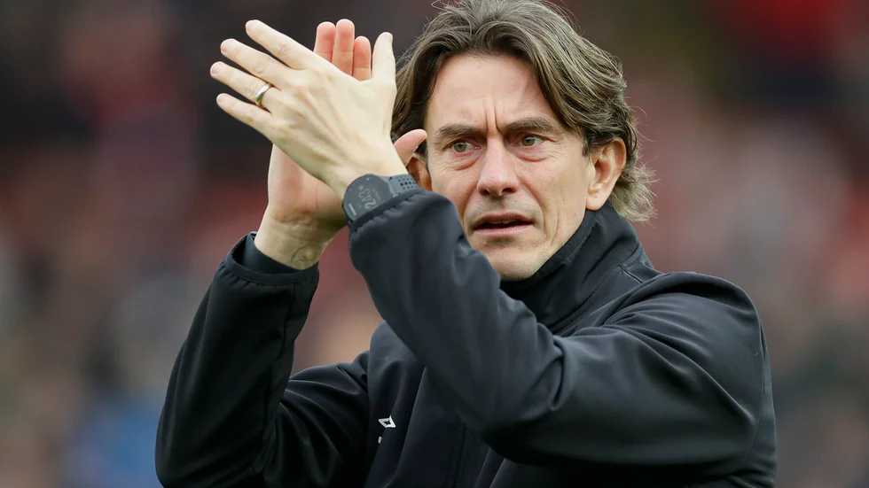 Brentfords tränare Thomas Frank får använda sig av vänsterbacken Rio Henry i returen mot Swansea trots allt. Arkivbild.