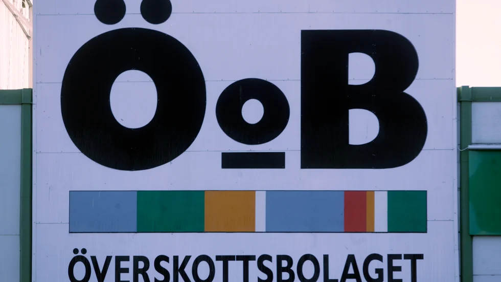 En man i 65-årsåldern greps av butikspersonal efter att ha stulit varor i butiken under onsdagsförmiddagen. Det visade sig också att mannen bar på en kniv.