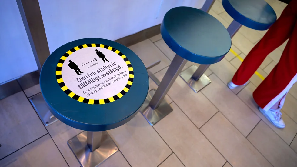 Många av oss som bor här permanent åker till annan ort för att handla mat och många får maten hemkörd eller hämtar på beställning. Skriver insändarskribenten