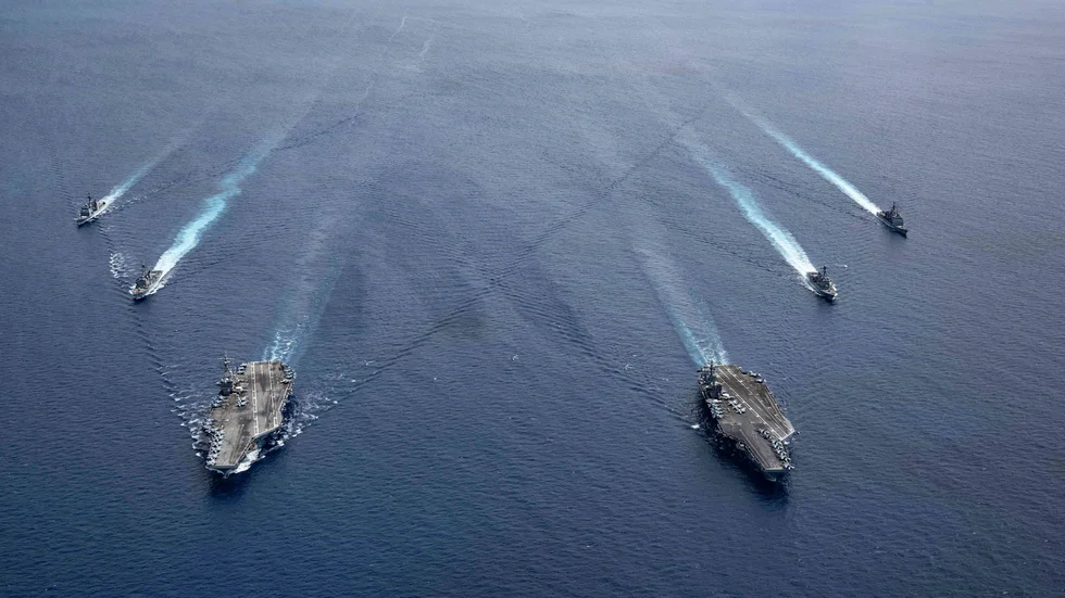 De amerikanska hangarfartygen USS Ronald Reagan och USS Nimitz i Sydkinesiska havet, ett bihav till Stilla havet mellan Asien och Australien, den 6 juli. Arkivbild.