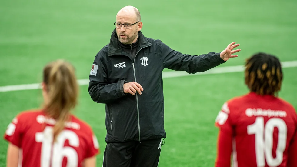 PIF-tränaren Stellan Carlsson säger att det finns mycket att titta på och förbättra, men han är nöjd över att laget fick träningsspela mot Damallsvenskt motstånd. (Arkivbild)