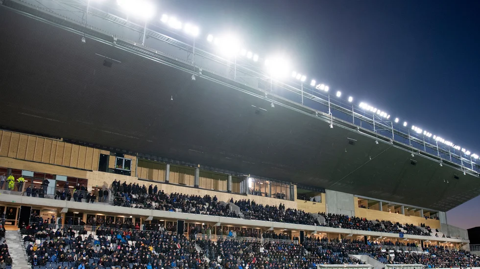 Ljuset från Studenternas strålkastare kan bli störande för boende tvärs över Fyrisån.