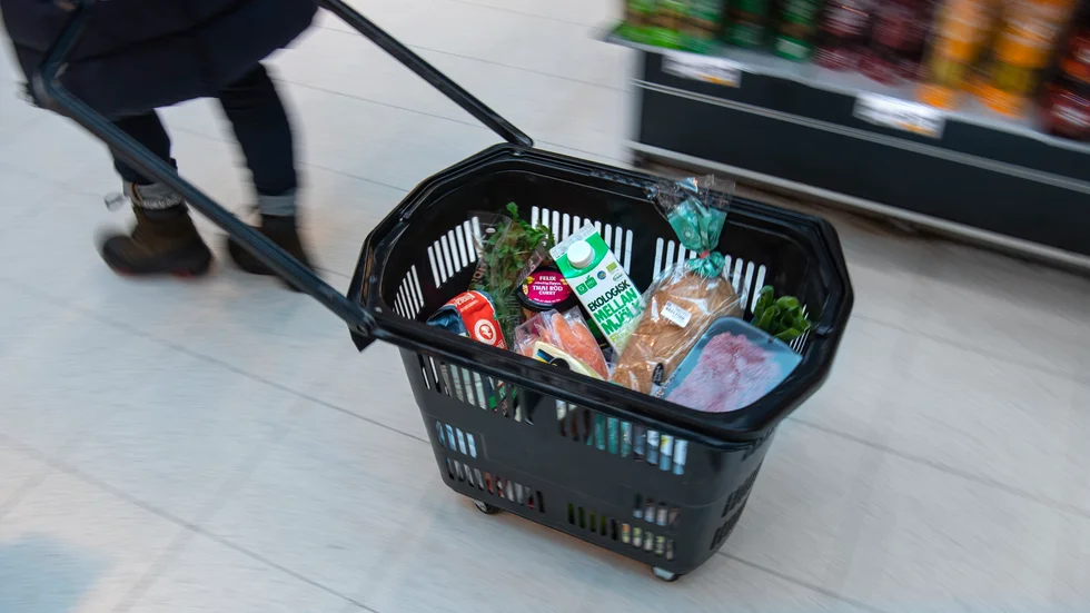 För mig  som arbetar i butiken skulle det göra stor skillnad om alla som kunde handlade själva, skriver "Tjejen på Ica".