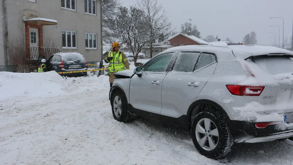 Det var två personbilar som krockade.