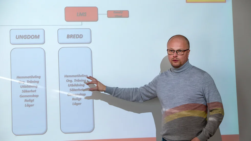 Peter Kahrle under dragningen av sitt förslag till ny strategi för Linköpings motorsällskap.