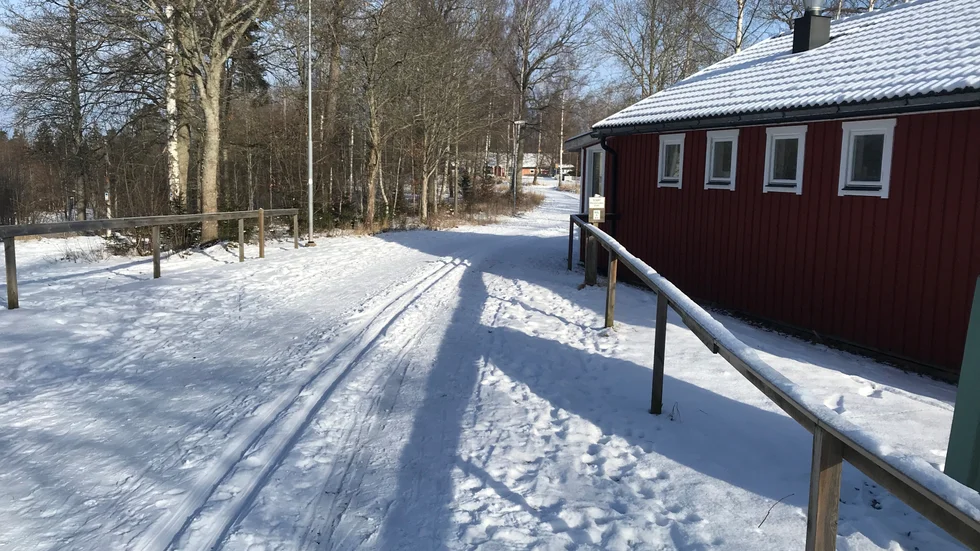Spåret går bredvid Maifs orienteringsstuga och totalt får Motala AIF nu ihop 14 kilometer skidspår i centrala Motala.