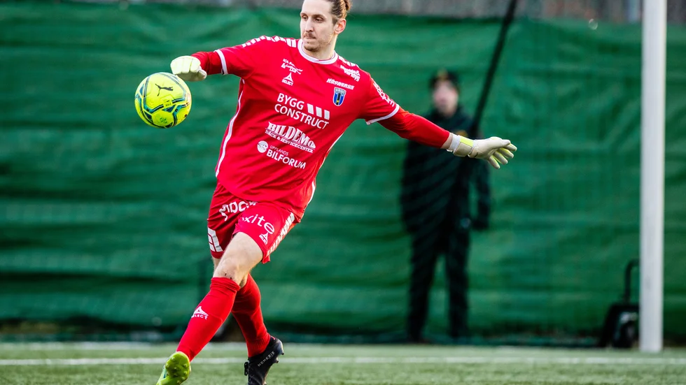David Mitov Nilsson, här i cuppremiären mot Lödde, återkommer i målet mot Trelleborg. I det reservbetonade laget som mötte Djurgården vaktade Hannes Sveijer målet.