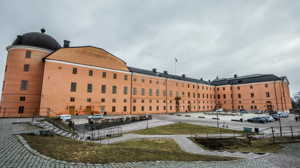 Det är svårförståeligt varför kommunfullmäktige hindras från att rösta om konstmuseet redan nu.