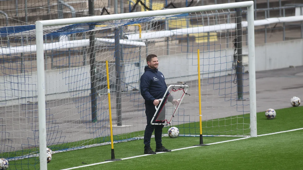 "Det är ett äventyr. Jag har haft i bakhuvudet om jag får chansen utomlands så ska jag ta den. Johannes signade, så var det en bra chans för oss", säger Bjarni Gudjonsson.