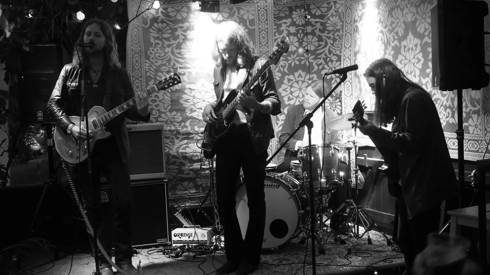 Motalabördiga Göteborgsbandet The Sweet Peach Band framträder på Bomber Bar i Motala på lördagen.
På bilden från vänster Måns Molander, Eric Gustafsson, Olle Haglund och Walther Stenmark.