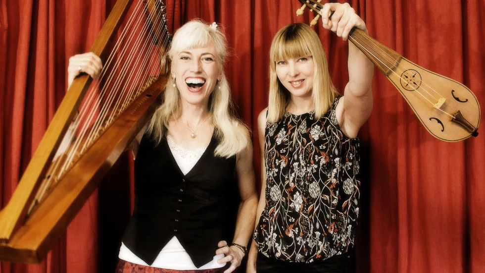 Kvinnolåt, med riksspelmansduon Anna Rynefors & Miriam Andersén, uppträder i S:t Laurentii kyrka lördag 29 augusti kl 19. 