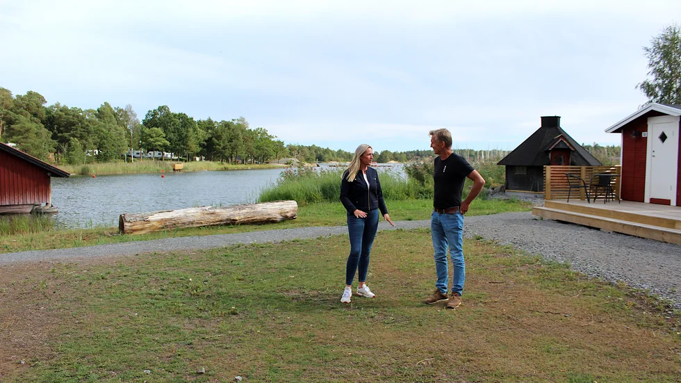 Annika Källmark och Gunnar Boman gläds åt en bra sommar på resorten. "Men det finns en oro för hur hösten, och nästa sommar ska bli", poängterar de.