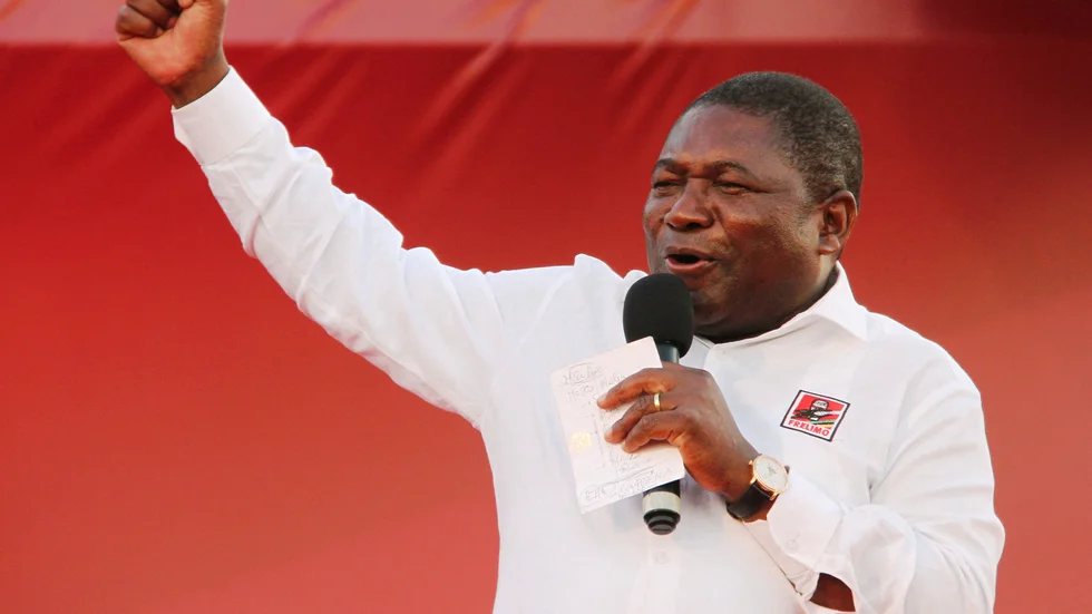 Moçambiques president Filipe Nyusi fördömer attacken mot en tidningsredaktion i landet. I juni stämde staten samma tidning för att ha publicerat hemligstämplade dokument. Arkivbild.