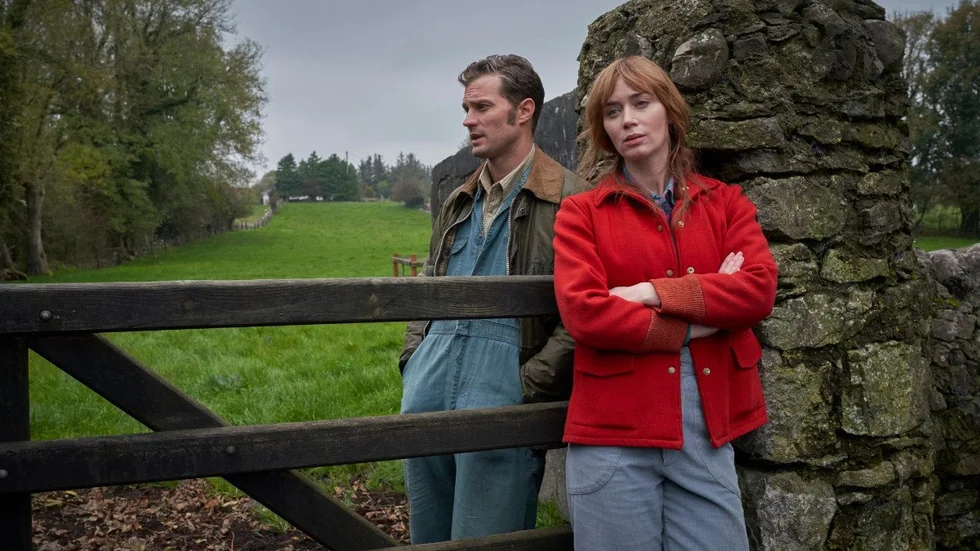 Jamie Dornan och Emily Blunt i "Wild mountain thyme". Pressbild.