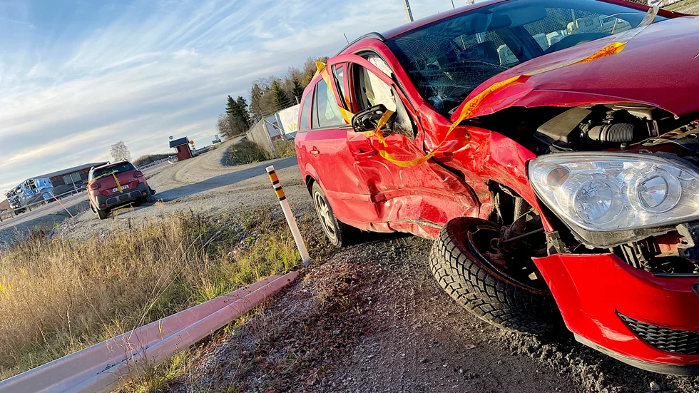 En person fördes till sjukhus efter trafikolyckan i Lådökorset på väg 70 på fredagen.