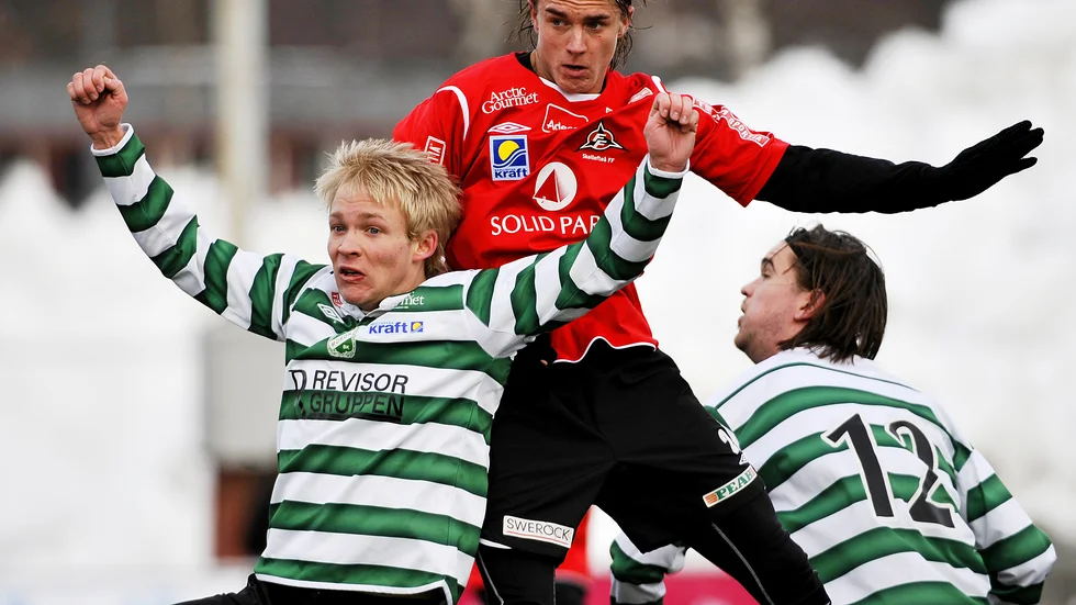 Förre FF-backen Rasmus Lindkvist, mitten, lämnar allsvenska storklubben AIK vid årsskiftet.