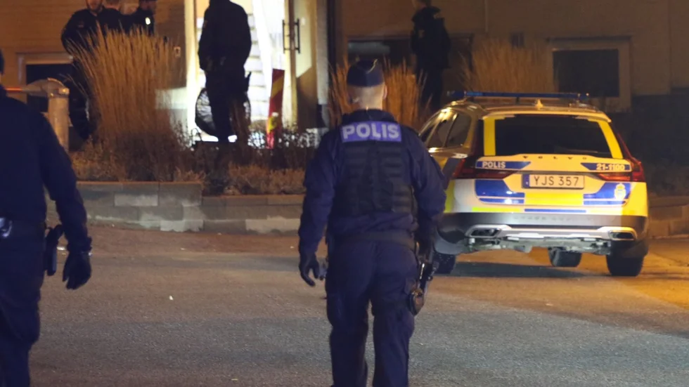 Polisen var snabbt på plats och spärrade av området.