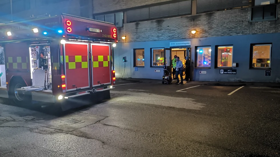 Under natten mot söndag larmades räddningstjänsten i Norrköping till NT–huset där en släckanläggning fyllt en serverhall med släckgas.