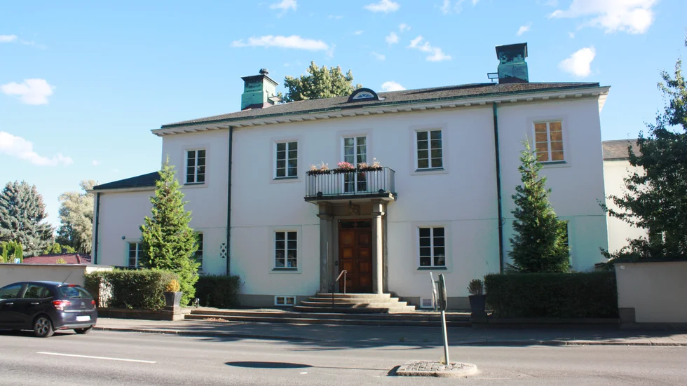 Ivar Tengbom, arkitekt till patriciervillan, har Stockholms konserthus och Tändstickspalatset som sina mest kända verk. Han ligger även bakom Värmekyrkan i Norrköping. 