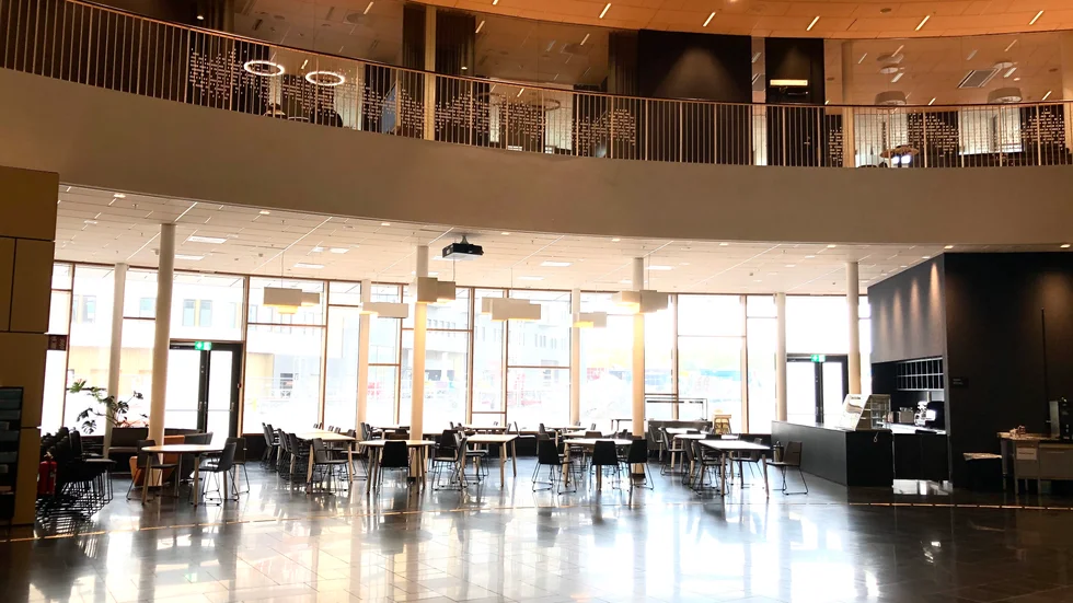 Efter att avtalet gick ut för restaurang Lämmeln i stadshuset saknas restaurangverksamhet. 