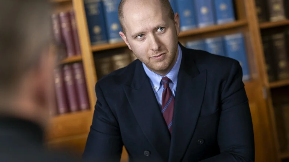 "Vi ska nu också undersöka möjligheten att avsluta de pågående projekten", berättar Simon Engman.