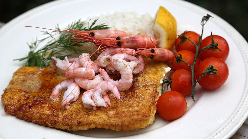 Currypaneringen ger fisken en härlig och lite oväntad smak.