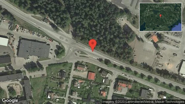 Olja på vägen stör trafiken på väg 52