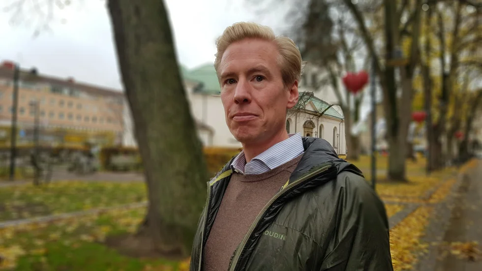 Rikard Norman, näringspolitiskt ansvarig på Fastighetsägarna i Linköping, anser att S-förslag om en utebliven hyreshöjning inte gagnar någon. 