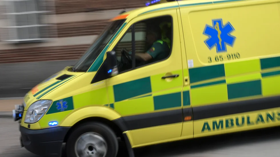 Den påkörda personen fördes till sjukhus i ambulans. Bilden är tagen i ett annat sammanhang.