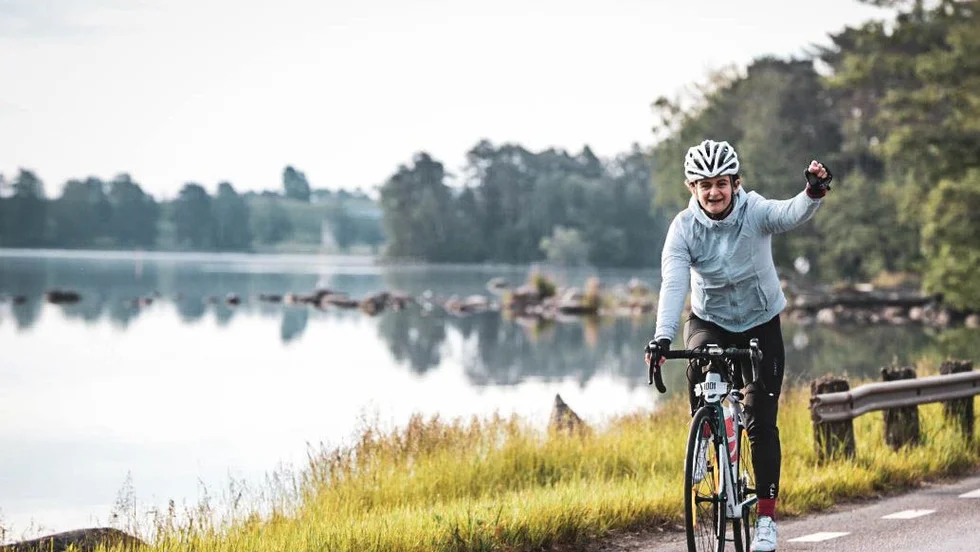 Arijola Delija sparar inte på krutet. Under 2020 har hon genomfört en rad extrema utmaningar - nu väntar ytterligare en. "Jag räknar med att det blir 140 mil, man kör alltid lite fel", säger hon.