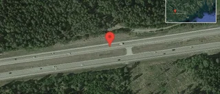 Lastbil stillastående på E4 - helt stopp i ett körfält