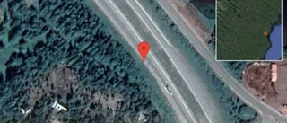 Stillastående personbil på E4 - helt stopp i ett körfält