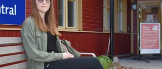 Hon flyttades efter kritik – nu väntar centrala förhandlingar: ”Får inte bete sig hur som helst”