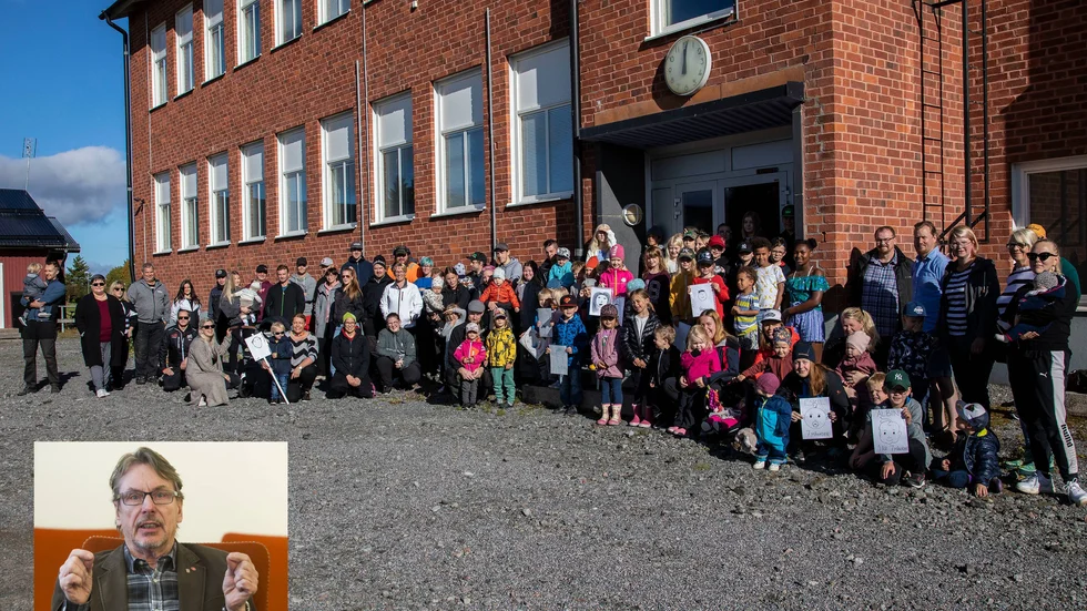 Bosse Strömbäck (V) anser att det från kommunens finns alldeles för mycket som har anpassats till en inriktning att bli av med skolbyggnaden i Bredåker. Han har förståelse för bybornas misstro. 