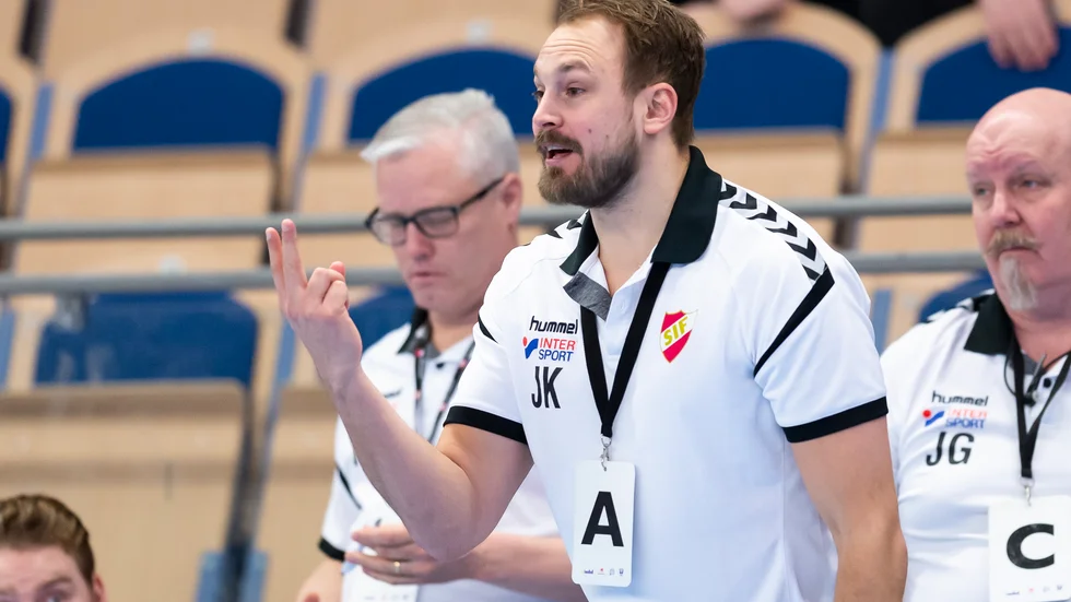 Skånelas tränare Jimmy Karlsson tycker truppen ser starkare ut än förra säsongen.
