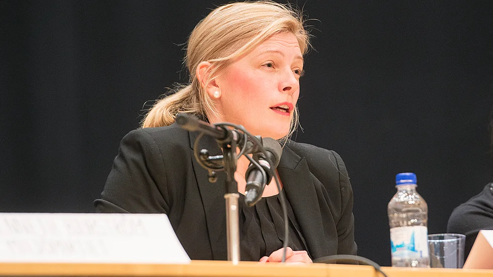 Anna af Sillén, M,  kräver att regeringen tar ansvar för Skavsta.