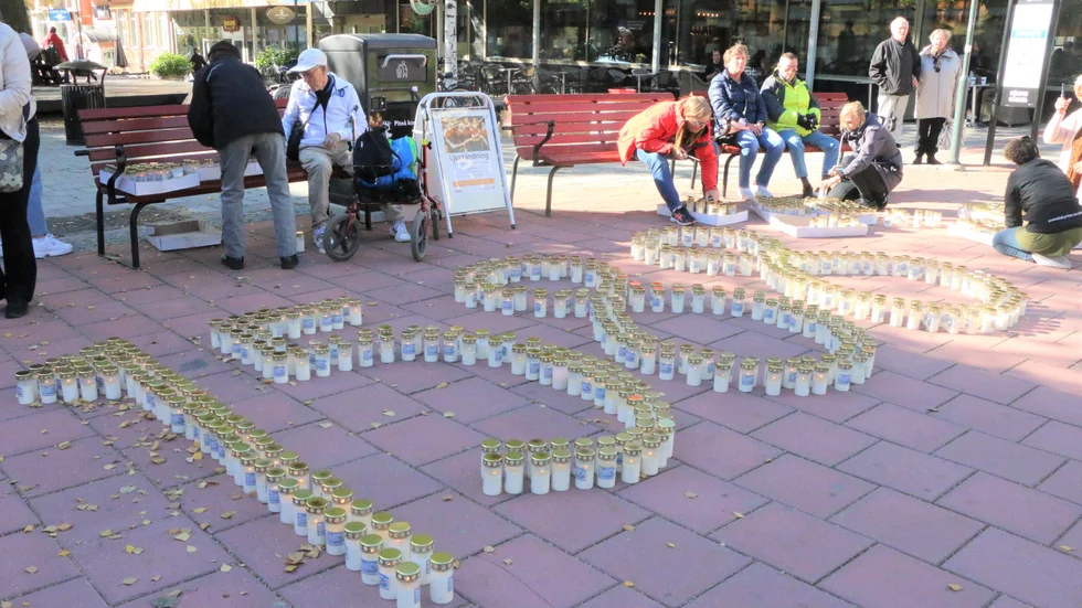 Ljusen som tändes på Byxtorget bildade tillsammans talet 1588, precis så många människor som tog sitt eget liv i Sverige ifjol. Ett fakta och ett problem som måste uppmärksammas.