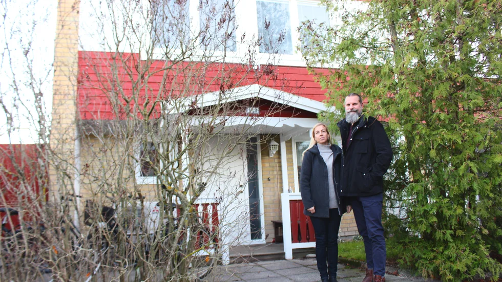 Patrick Ericsson och Anna-Lena Honkala beskriver tiden och energin de lagt på fönsterbytet som jämförbart med att ha varsitt extrajobb på halvtid.